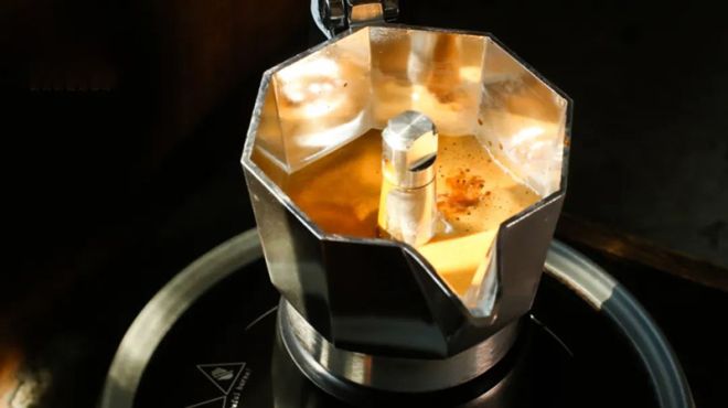 Can a mocha pot replace a coffee machine?